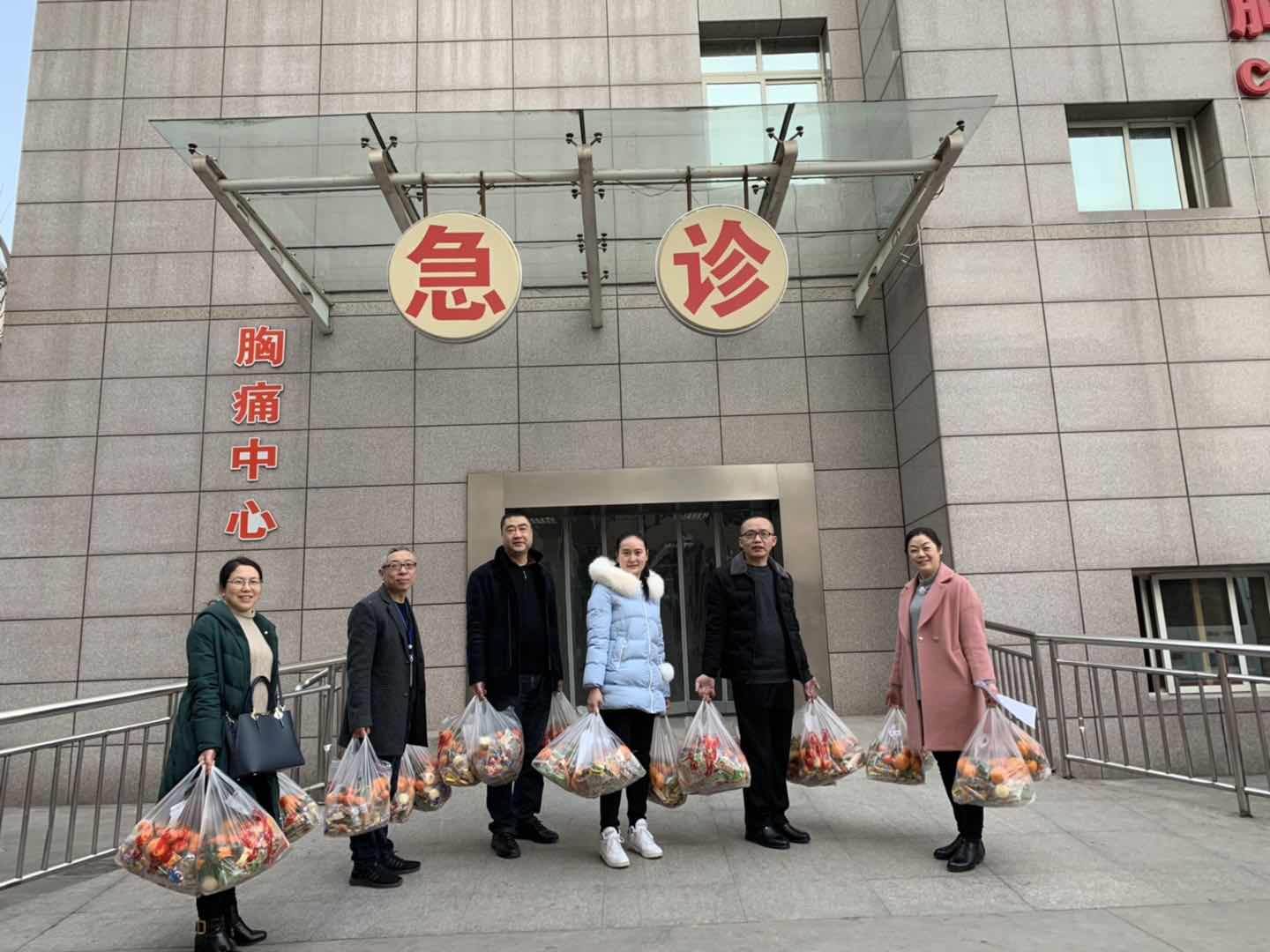 院领导年三十慰问一线值班人员4.jpg