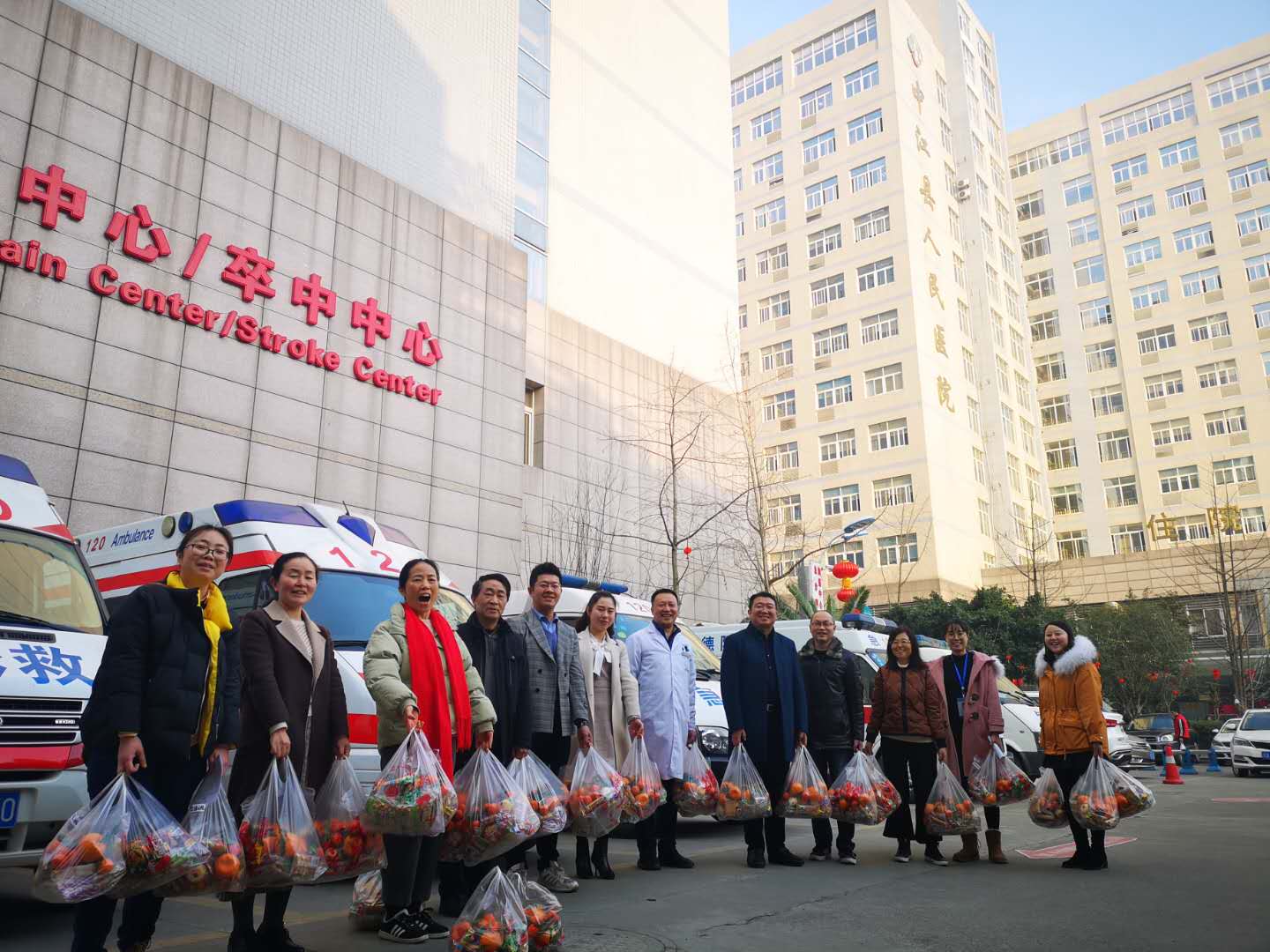 院领导年三十慰问一线值班人员1.jpg